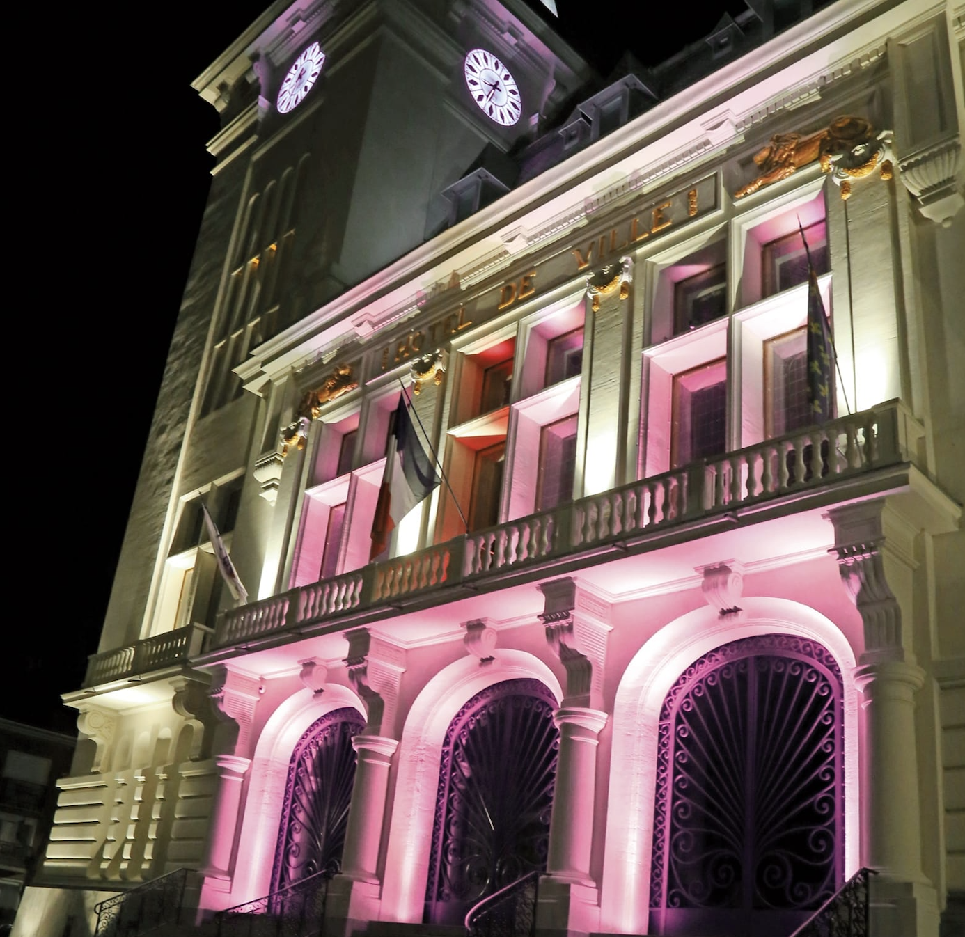 Les bâtiments municipaux se parent de rose